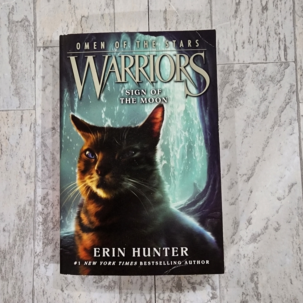 Warriors: Omen Of The Stars #4 Sign of the Moon Book